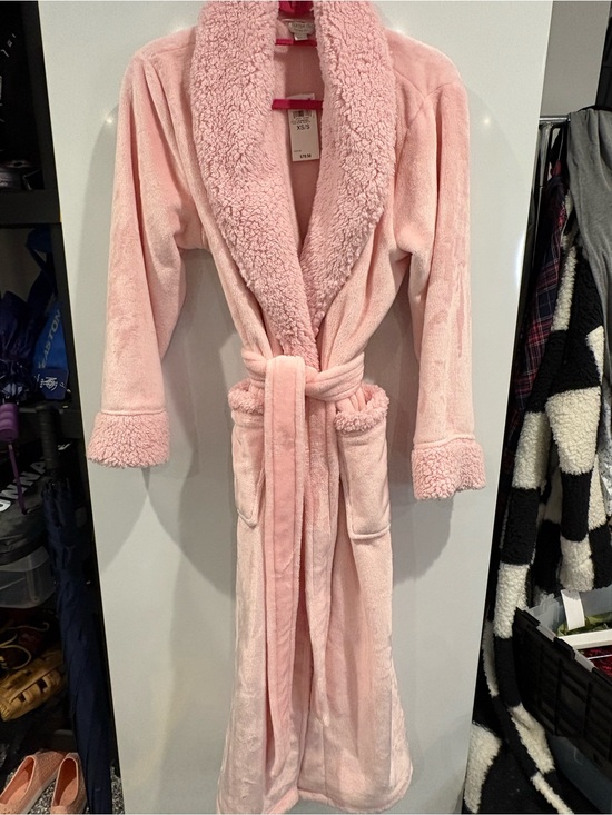 Charter Club Other - Charter Club Long Pink Fleece Robe xs/s